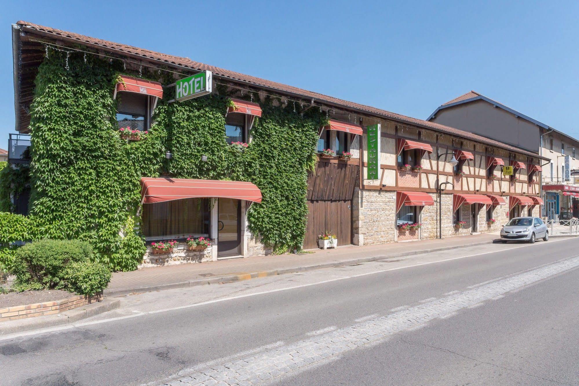Hotel Restaurant Laurent Perreal Attignat Exterior foto